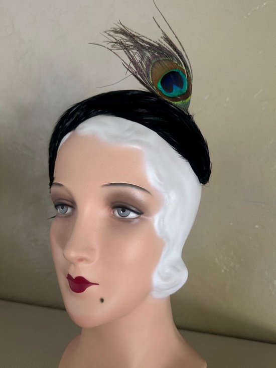SUPERB 1950\'s BLACK FEATHER COCKTAIL HAT + PEACOCK FEATHER main image 5